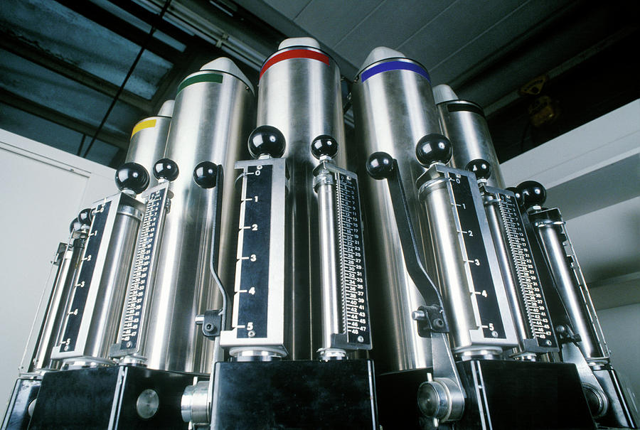Paint Mixing Machine Photograph by Ton Kinsbergen/science Photo Library