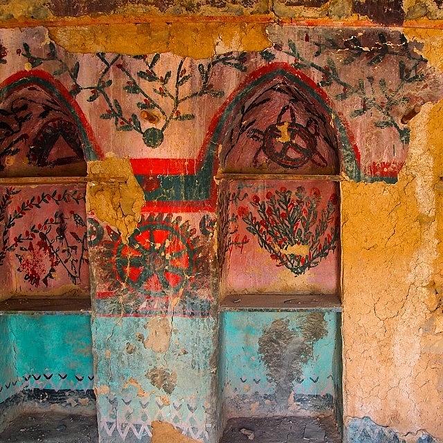 Oman Photograph - Painted Room In Ruins At Wadi Bani by Cathy Dutchak