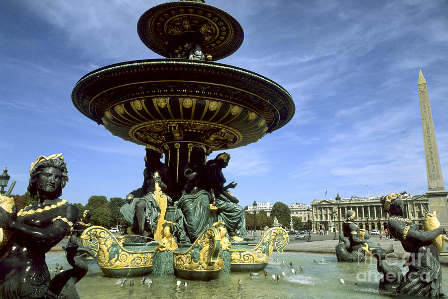 Palace De La Concorde Fountain, France Photograph by Bill Bachmann