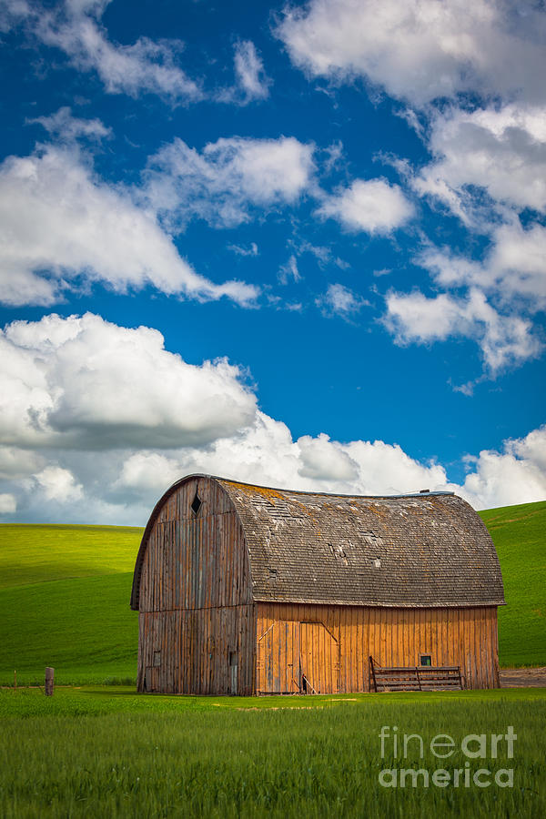 Palouse Barn and Clouds Photograph by Inge Johnsson