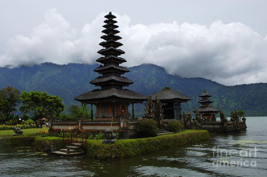Para Ulun Danu Bratan Bali Indonesia Photograph by Bob Christopher
