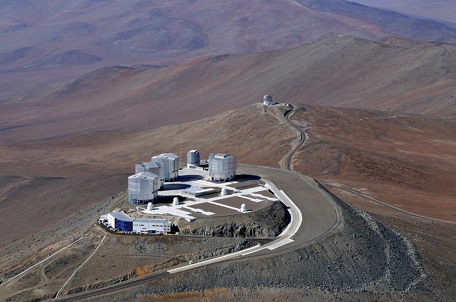 Desert Photograph - Paranal Observatory by European Southern Observatory/g. Hudepohl, Atacamaphoto.com/science Photo Library