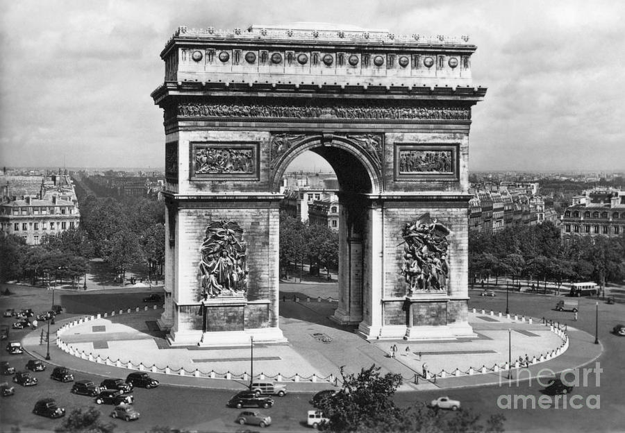 Paris: Arc De Triomphe Photograph by Granger