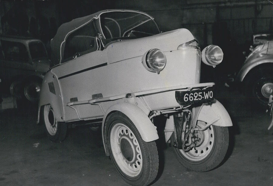 Paris Introduces Her New ‘babm’ Car-complete With Photograph by Retro Images Archive