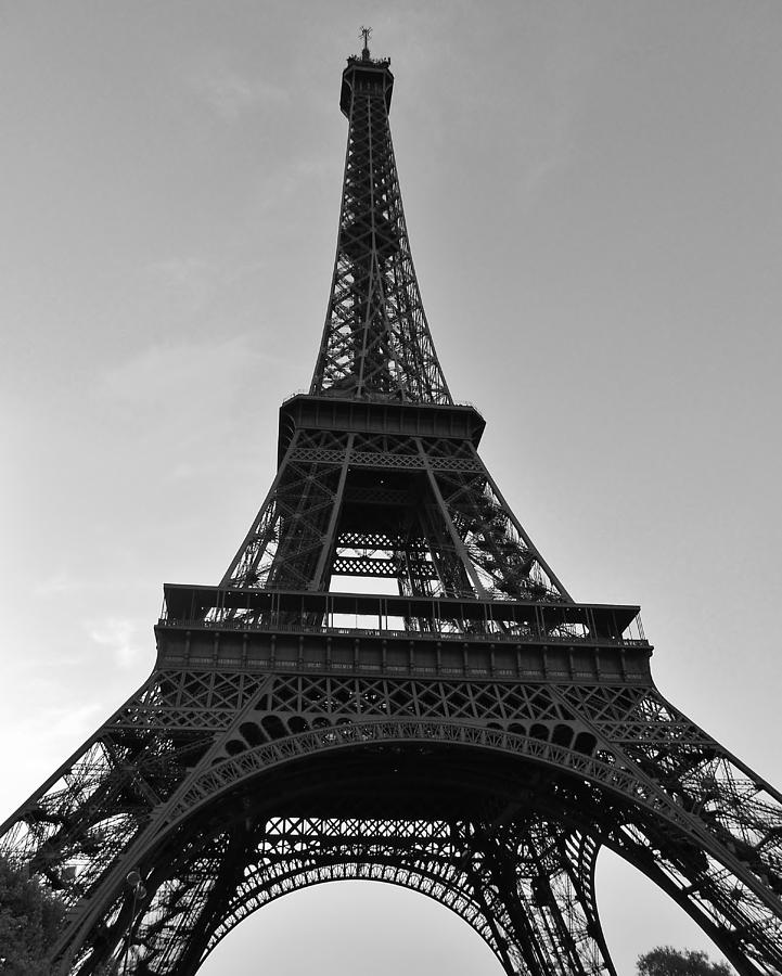 Paris's Iconic Eiffel Tower Photograph by David Lobos - Fine Art America