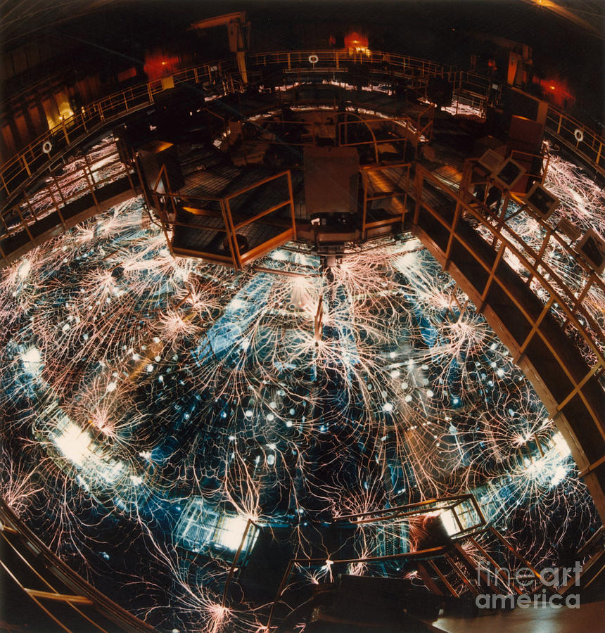 Particle Accelerator Photograph by Science Source
