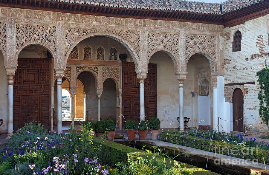Alhambra Photograph - Patio de la Acequia by Rod Jones