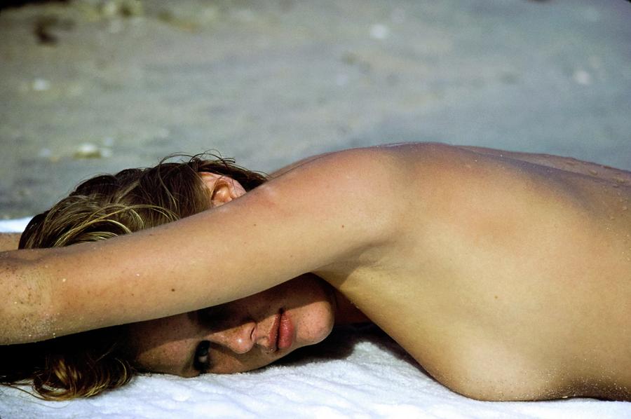 Patti Hansen Topless On A Beach Photograph by Arthur Elgort