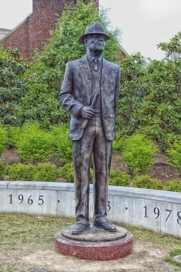 Bear Bryant's houndstooth hat, other notable sports memorabilia up