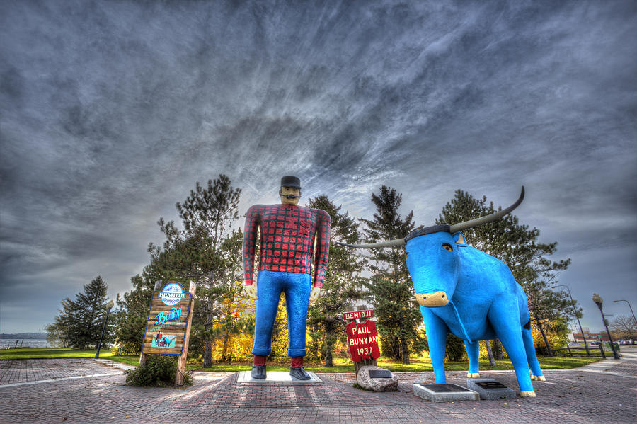 Paul Bunyan and Babe the Blue Ox in Bemidji Photograph by Shawn Everhart