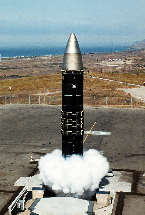 Peacekeeper Icbm Test Launch Photograph by Science Source