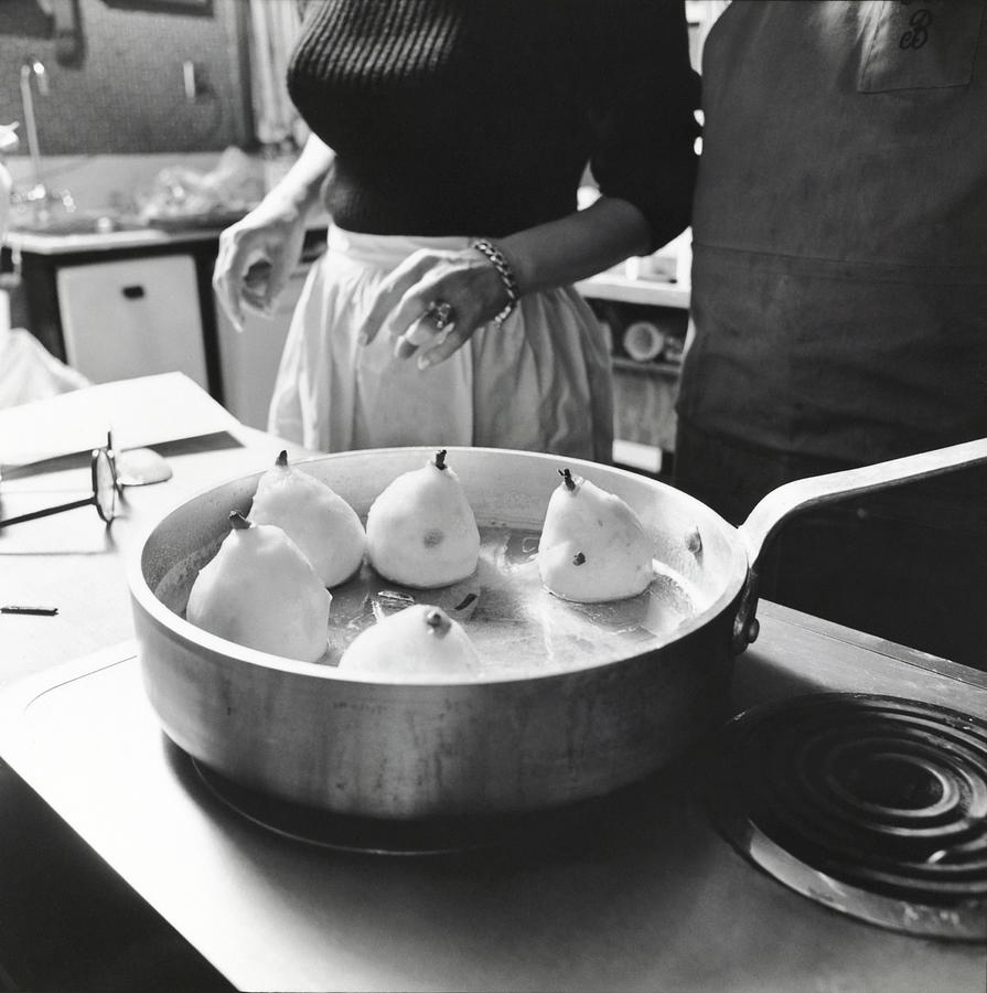 Pears In Frying Pan Photograph by Ernst Beadle