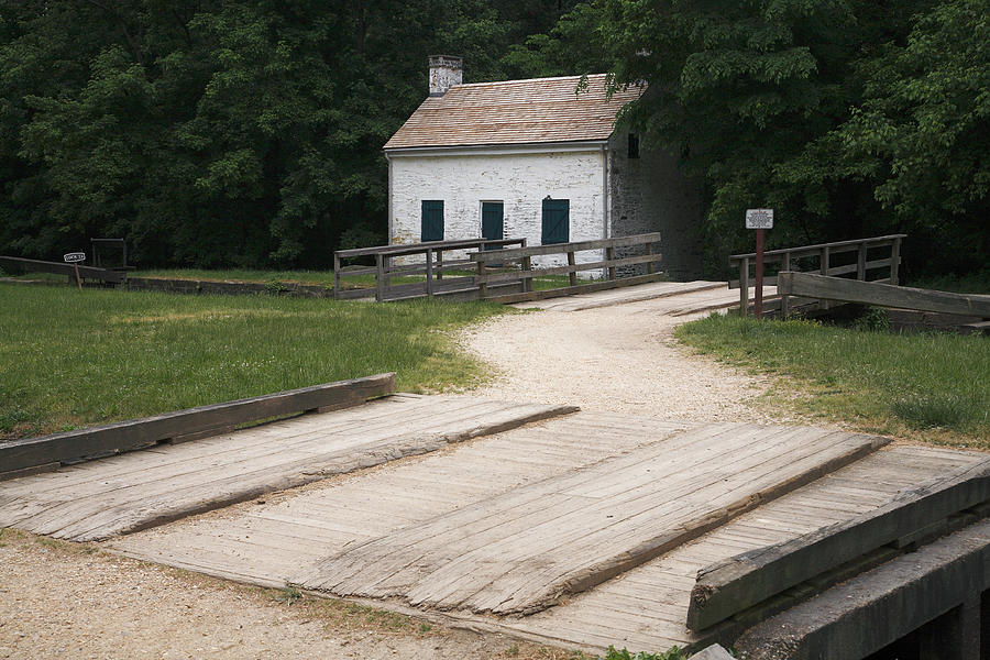 Pennyfield Lock and Lockhouse on the C and O Canal in Maryland Photograph by William Kuta