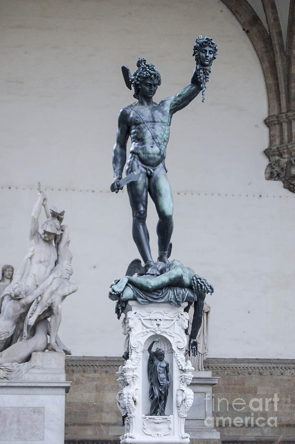 sculpture perseus holding head medusa