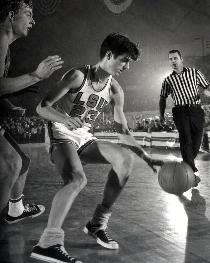 Pete Maravich Dribbling Photograph by Retro Images Archive