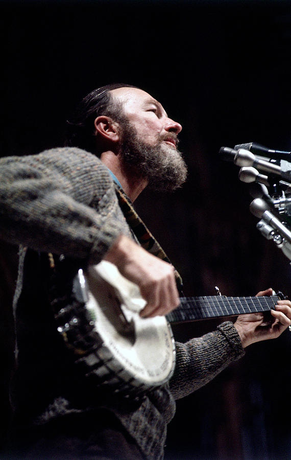 Pete Seeger Photograph by John Messina