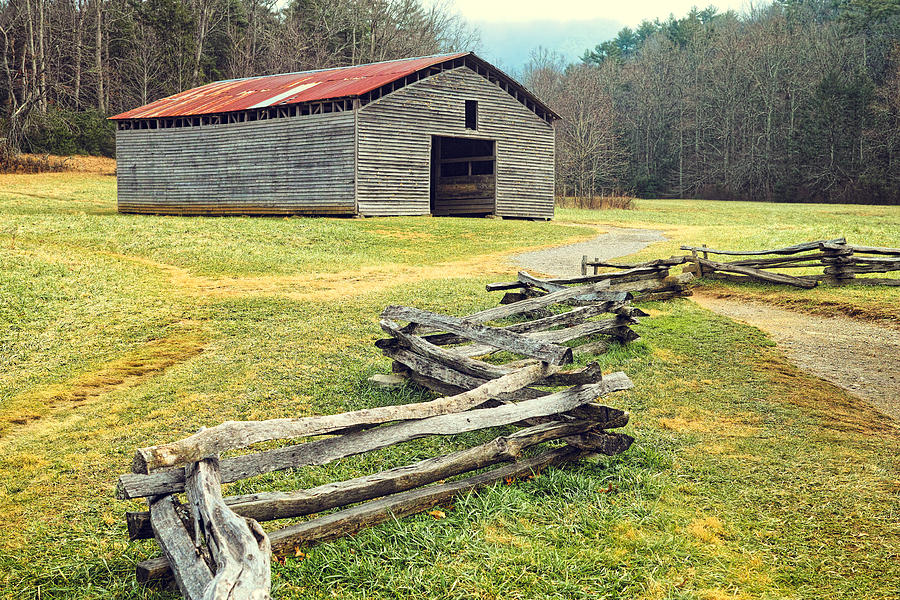 Peter Cables Barn Photograph by Lars Lentz