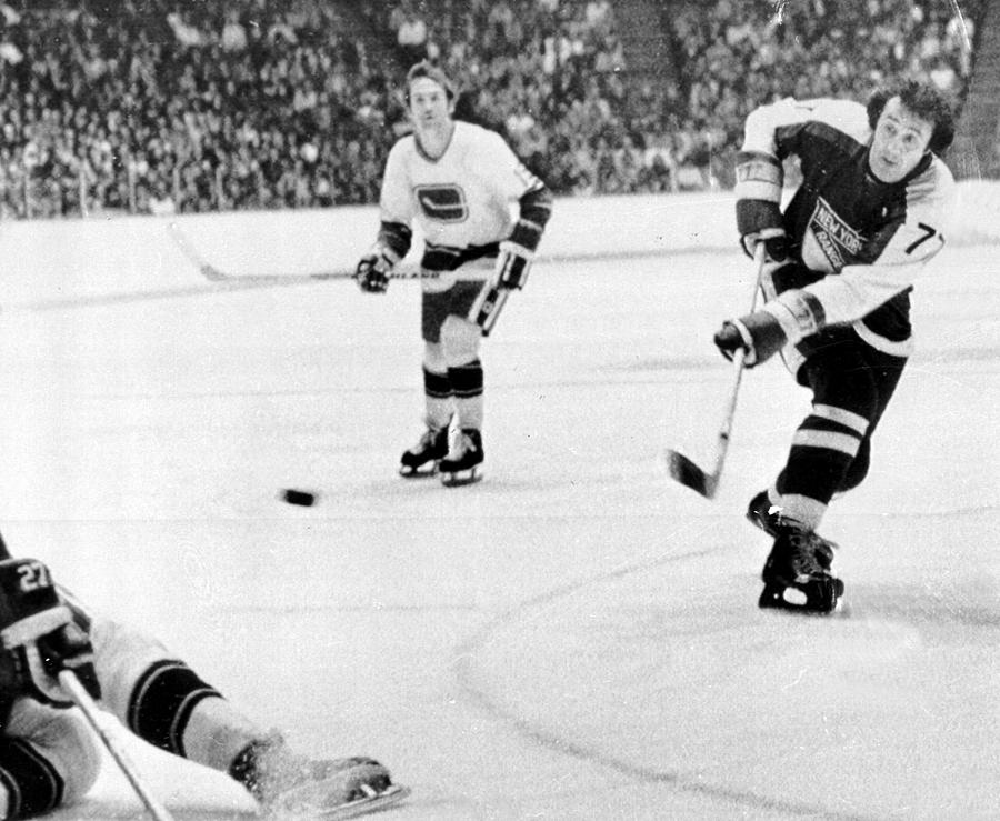 Phil Esposito in action Photograph by Gianfranco Weiss