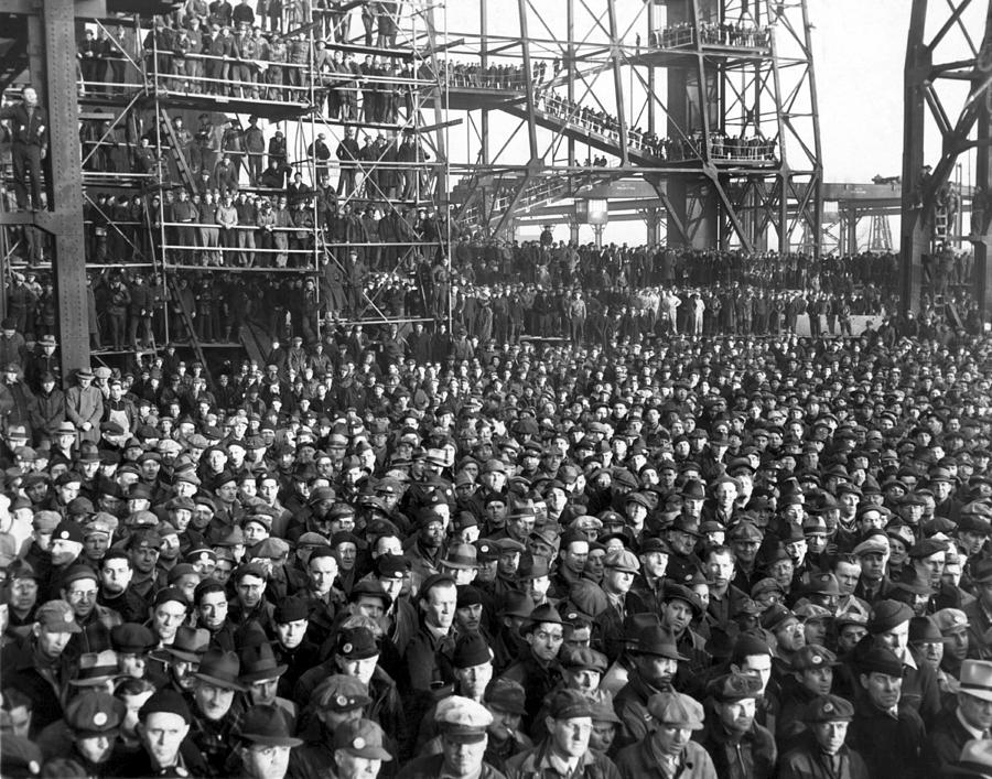 Philadelphia Photograph - Philadelphia Shipyard Workers by Underwood Archives