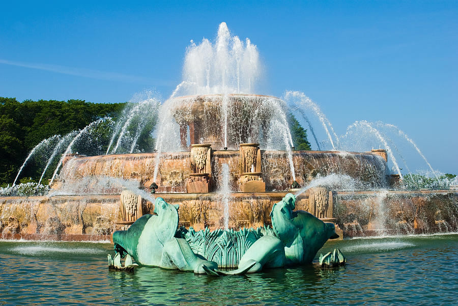 Photograph of Buckingham Fountain in Chicagos Grant Park Photograph by Gregobagel