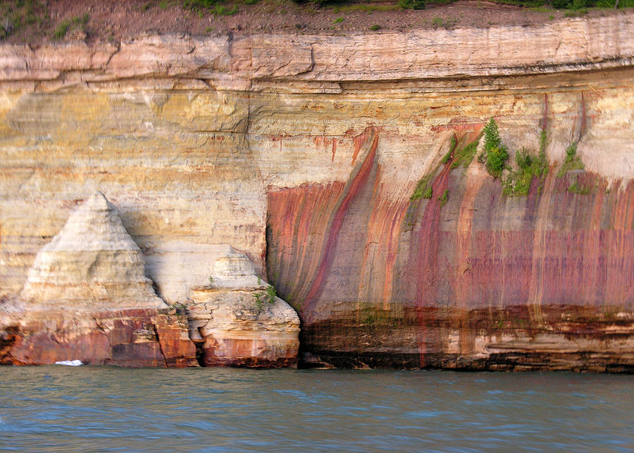 Pictured Rocks Lakeshore 1 Photograph by Robert Lozen