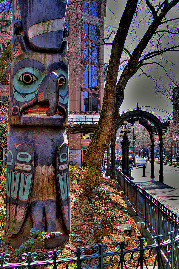 Seattle Photograph - Pioneer Square Totem Pole by David Patterson