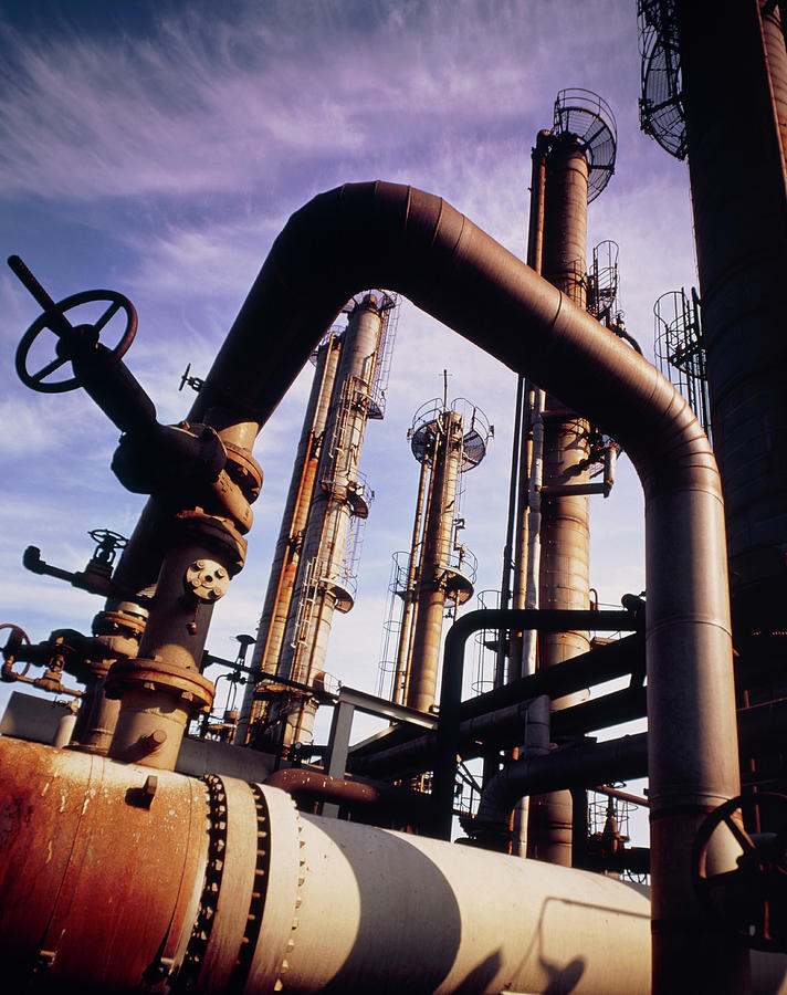 Pipe Photograph - Pipes And Towers At A Petrochemical Plant. by A. Sternberg/science Photo Library