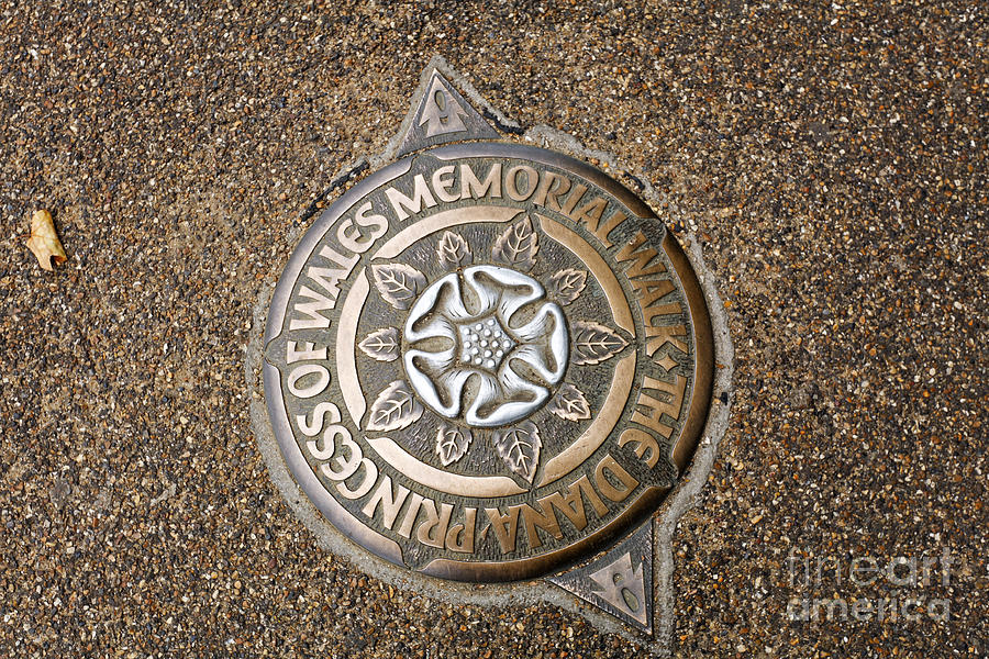 Plaque for the Diana Princess of Wales Memorial Walk in Hyde Park ...