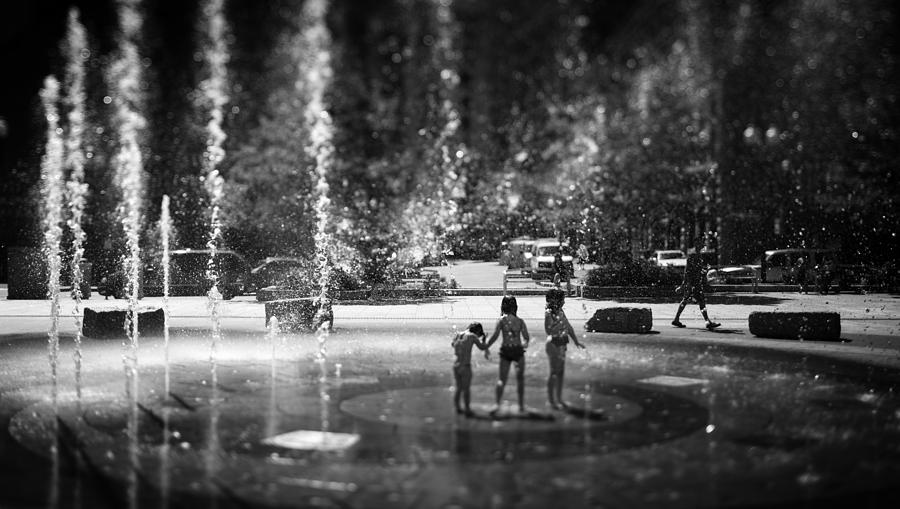 Playing in the Fountains Photograph by Robert Davis