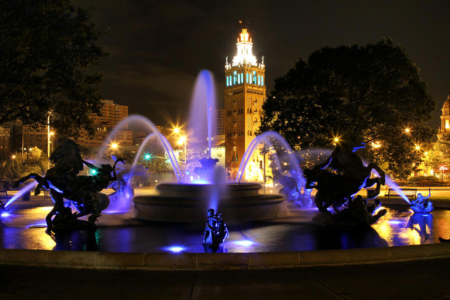 Plaza Fountain Photograph by Raye Pond - Pixels