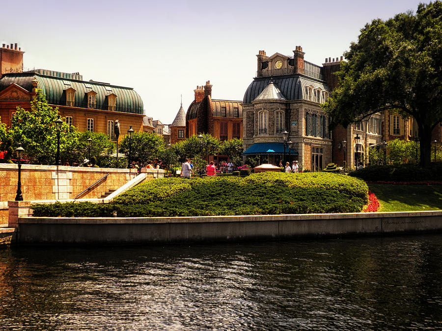 Plume ET Palette At Epcot Walt Disney World by Thomas Woolworth