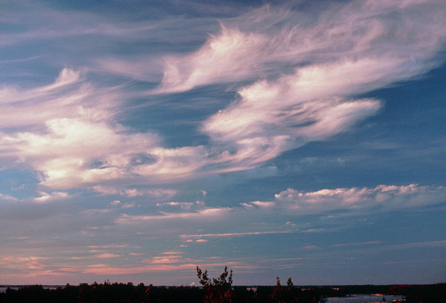 Plumes Of Cirrus Cloud Photograph by Pekka Parviainen/science Photo Library