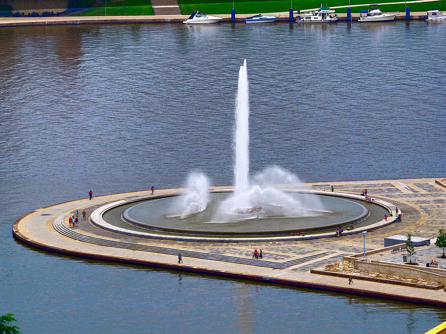 Point Fountain Photograph by C H Apperson