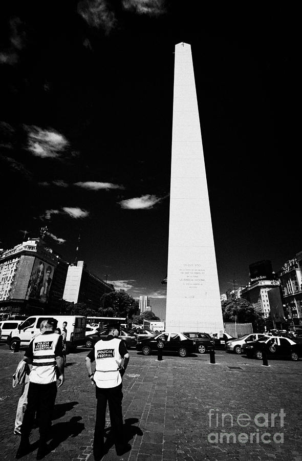 policia federal argentina federal police officers on duty talking to ...