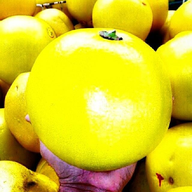 Fruit Photograph - #pomelo #fruit #toronto #fruta by Roberto Carlos