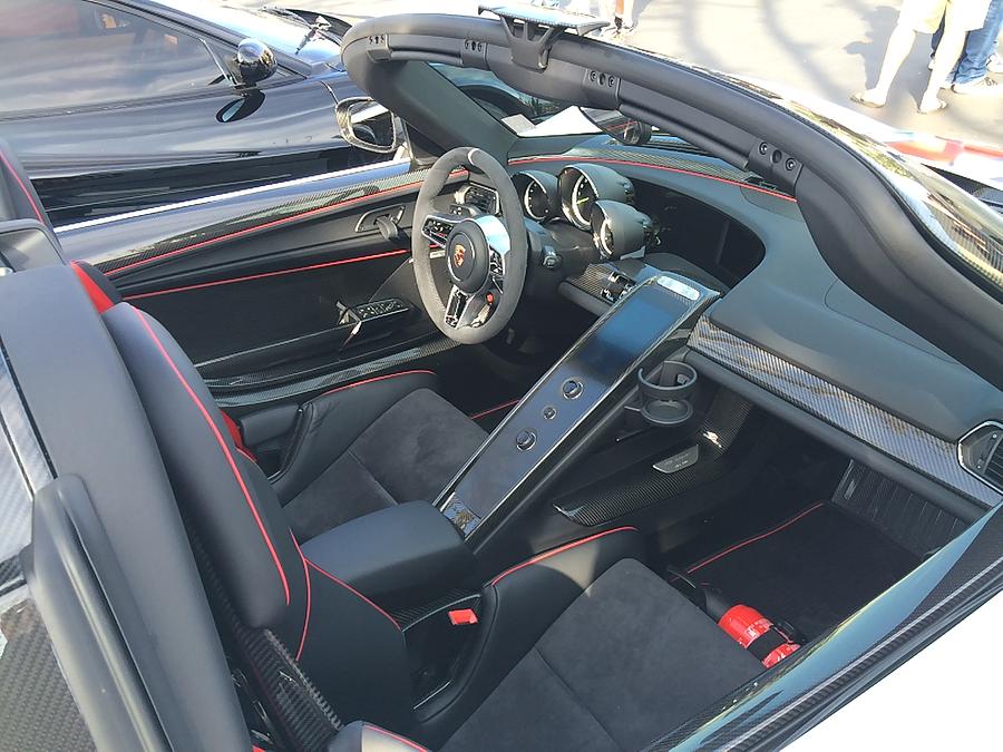 Porsche 918 Spyder Interior