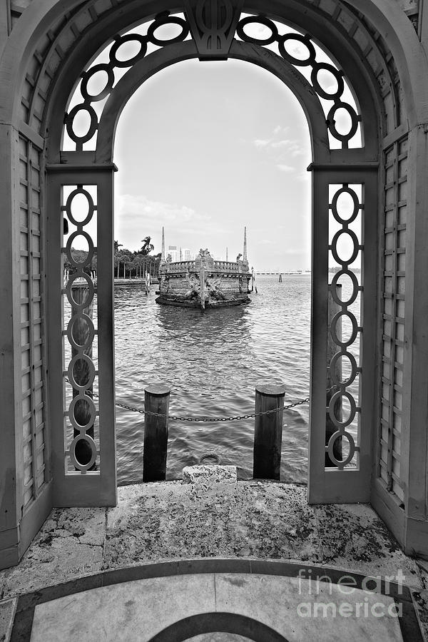 Miami Photograph - Port Gate by Eyzen M Kim