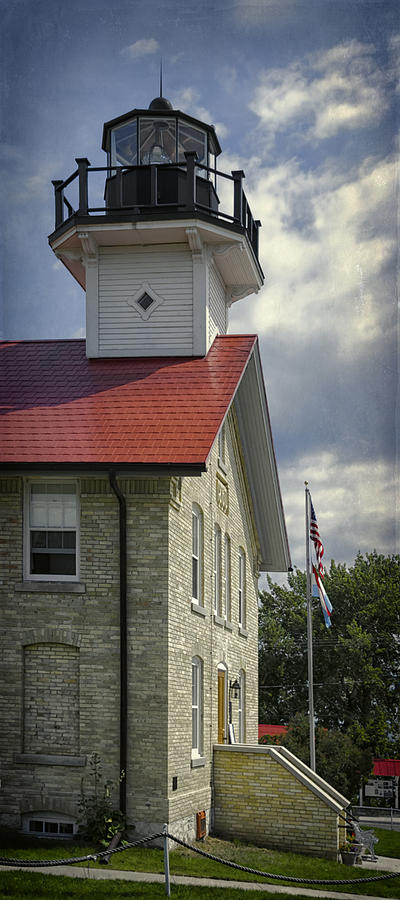 Port Washington Light Station Photograph by Joan Carroll
