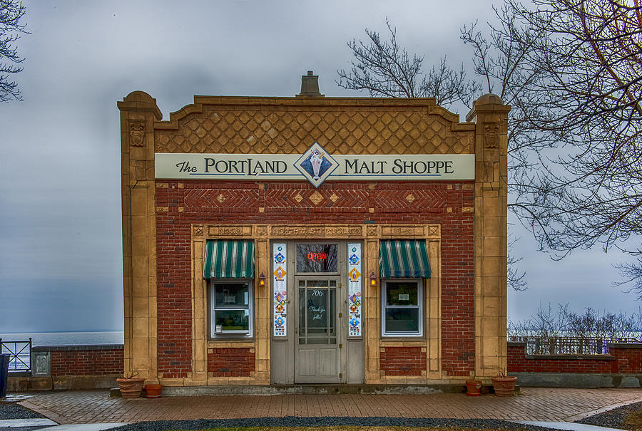 Portland Malt Shop Photograph by Paul Freidlund