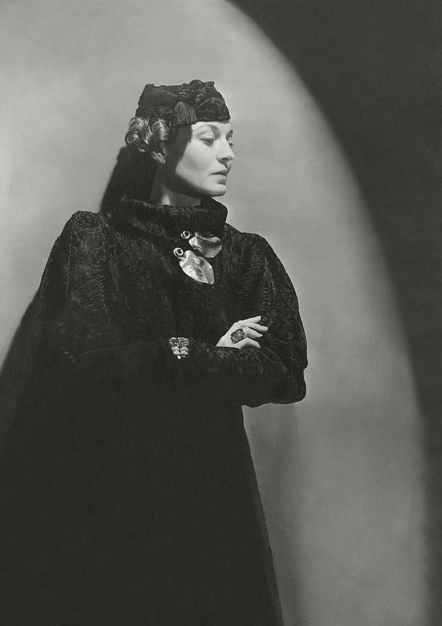 Portrait Of Mona Von Bismarck Photograph by Horst P. Horst