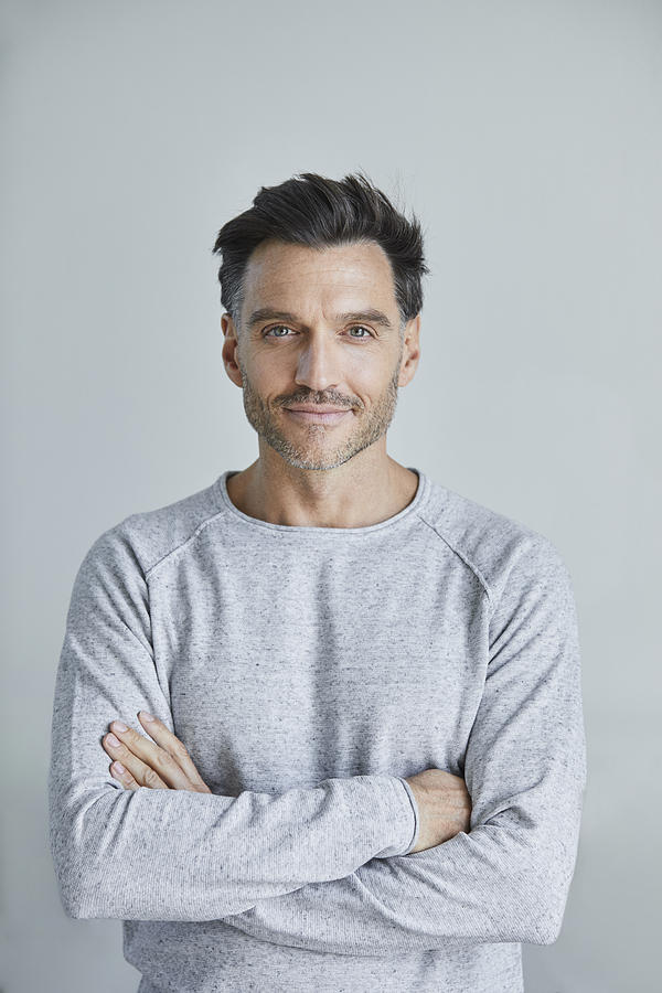 Portrait of smiling man with stubble wearing grey sweatshirt Photograph by Westend61