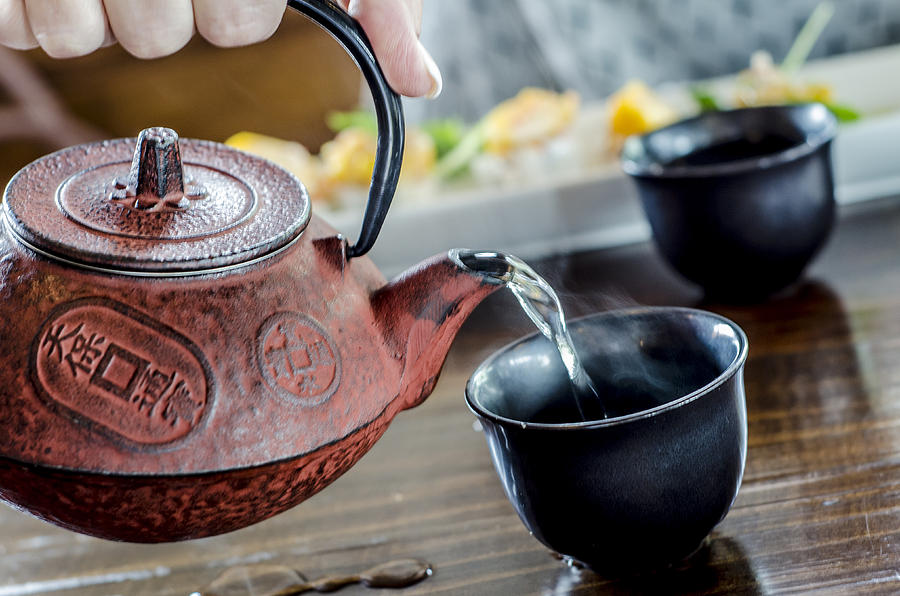 pouring-japanese-tea-irene-theriau.jpg