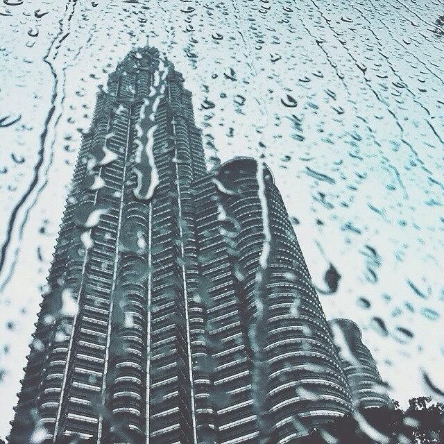 Vscocam Photograph - Pouring Rain. #vscocam #vsco #vscophile by Ahmad Safuan Abdullah