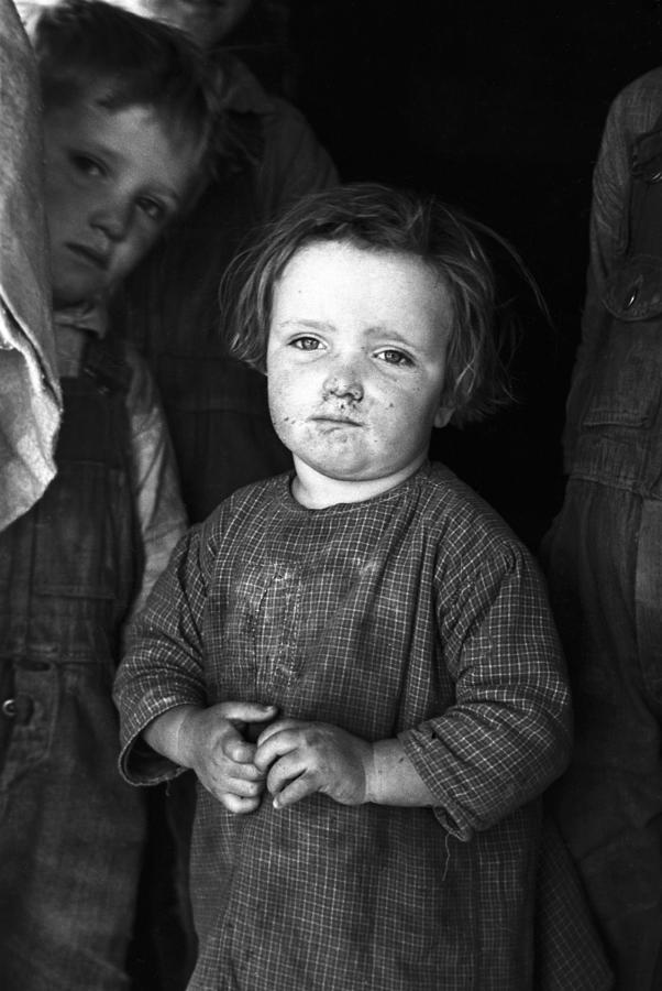 Poverty Child, 1936 Photograph by Granger - Fine Art America
