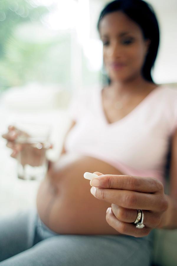 Pregnant Woman Taking Painkillers Photograph by Ian Hooton/science Photo Library