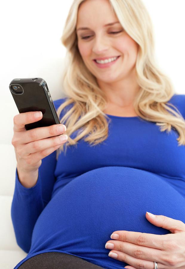 Pregnant Woman Using A Mobile Phone Photograph By Ian Hooton Science Photo Library Pixels