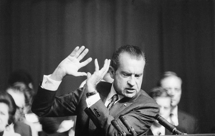 President Richard Nixon Gesturing Photograph by Everett