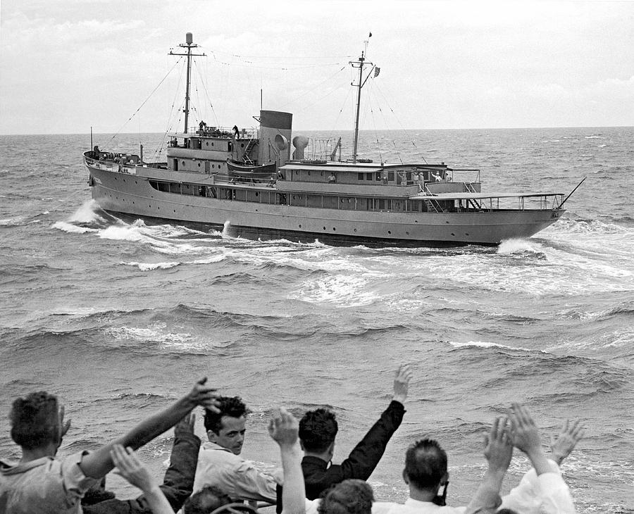 Presidential Yacht At Sea Photograph by Underwood Archives
