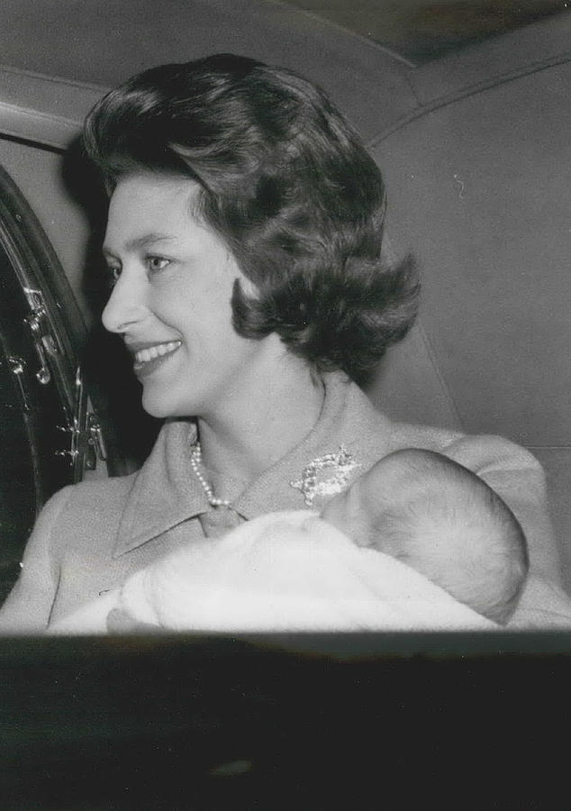 Princess Margaret Goes Home To Kensington Palace This Afternoon ...