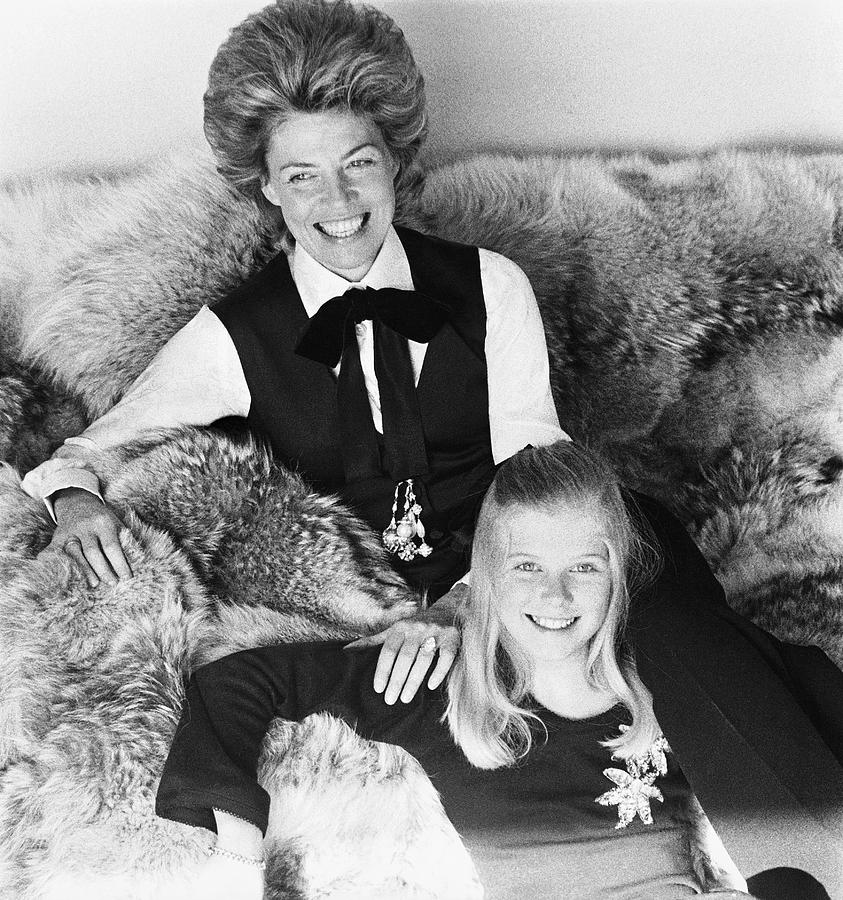 Princess Teresa Zu Furstenberg With Her Daughter Photograph by Henry Clarke
